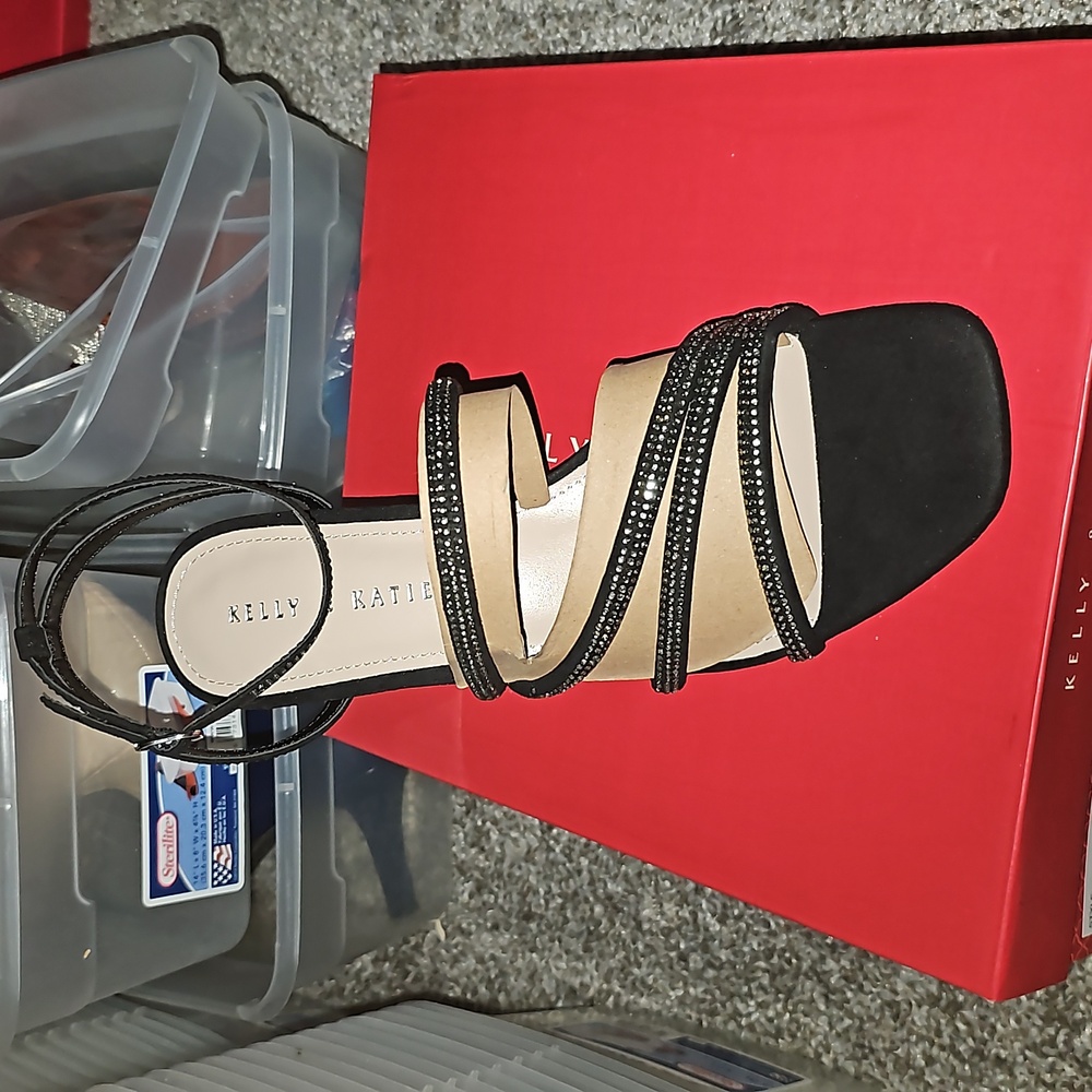 Brand new, never worn woman sandles